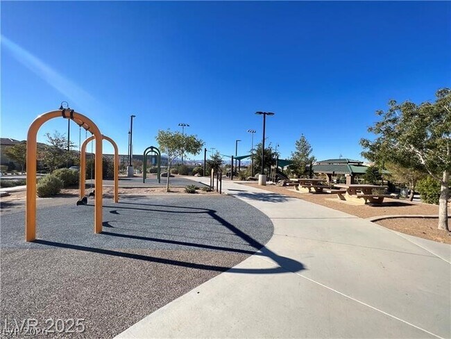 Building Photo - 2117 Thames View St