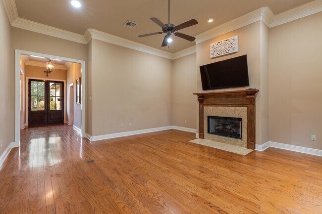 Building Photo - 106 Sandhurst Dr