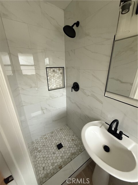Building Photo - 1818 Deserta Dr