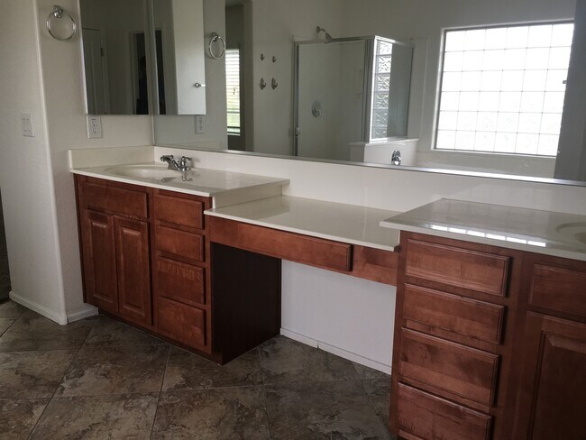 Building Photo - 3 Bed 2.5 Bath home!!