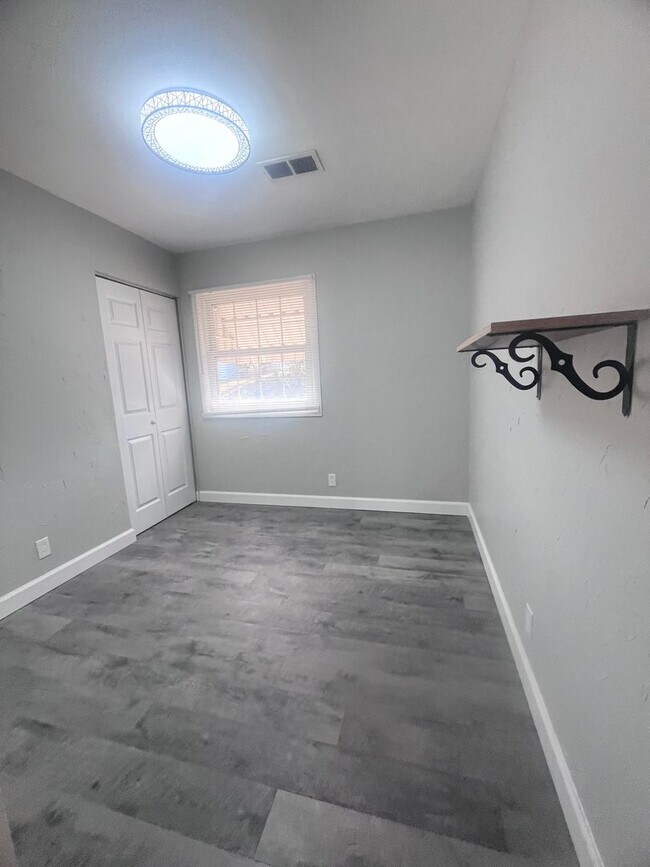 Building Photo - Fully Renovated 4 Bed / 2 Bath Home for Rent – South County (63125)