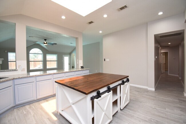 Building Photo - 23122 Beech Canyon Dr