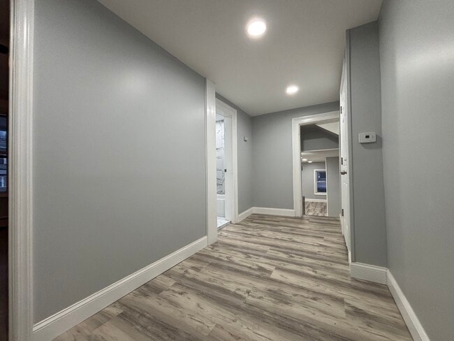 Building Photo - 318 E 1st Ave