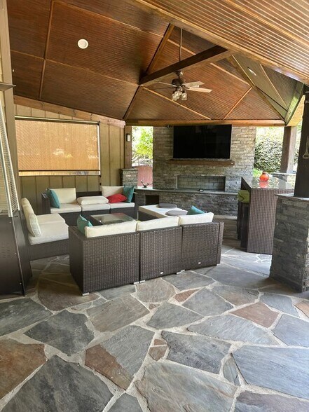 Building Photo - 415 Islandora Cove