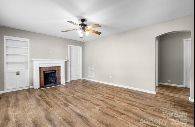 Building Photo - 1062 5th St NE
