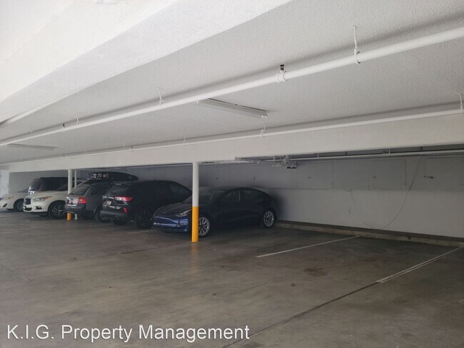 Building Photo - 1 br, 1 bath Apartment - 825 S. Bedford St...