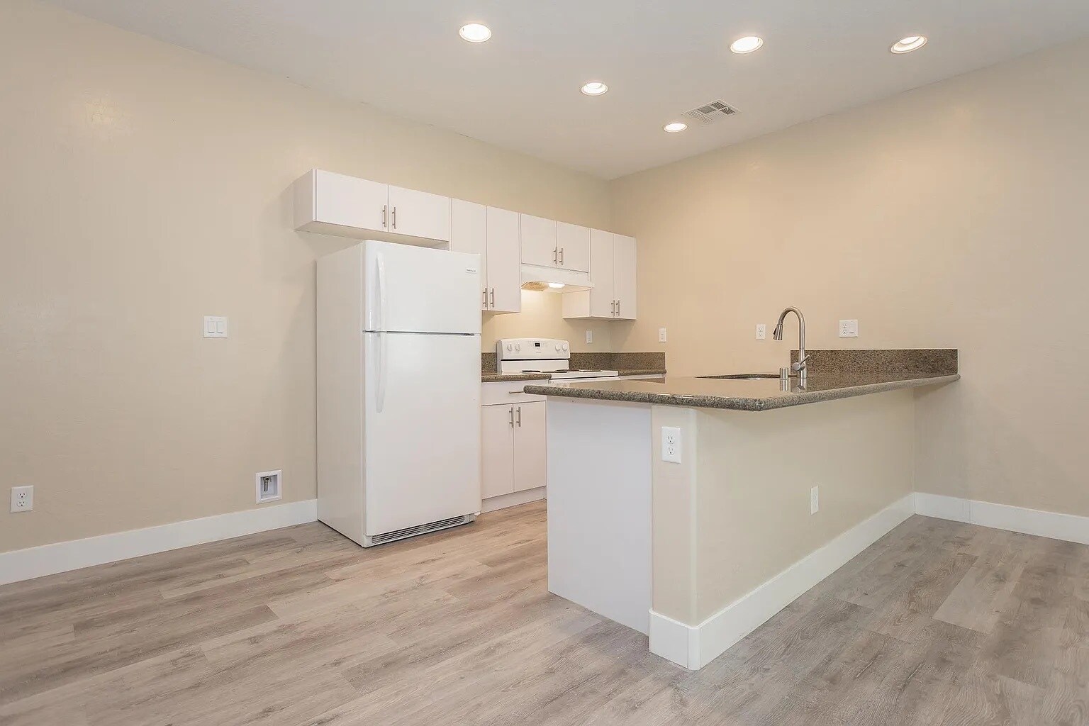 Building Photo - 1741 S Dandelion St