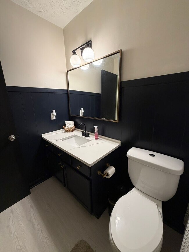 Building Photo - 7031 Darnell St