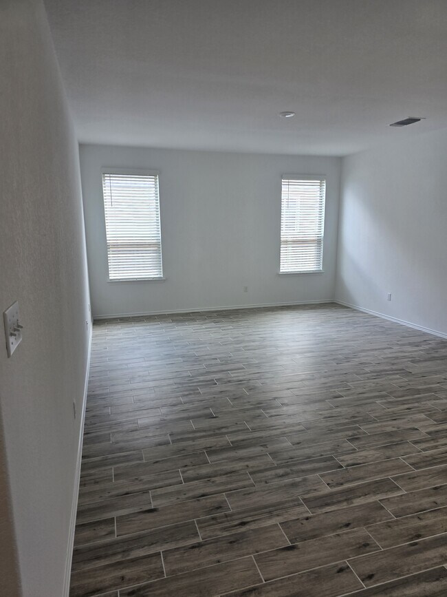 Building Photo - 217 Redonda Dr
