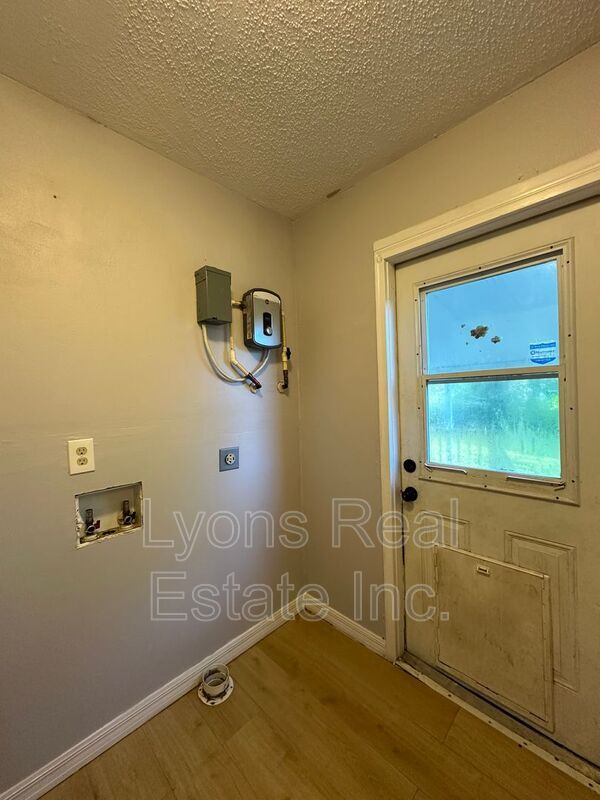 Building Photo - 4717 Douglas Ln