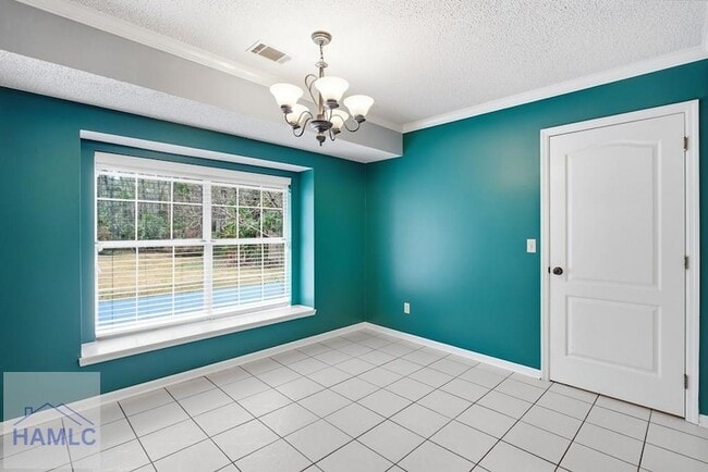 Building Photo - 405 Club Dr