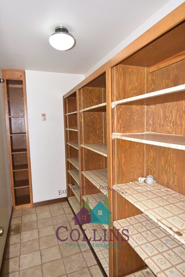 Building Photo - 2045 Ross Dr