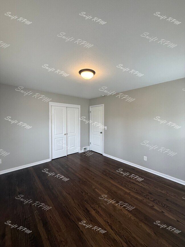 Building Photo - 1827 E 75th Terrace