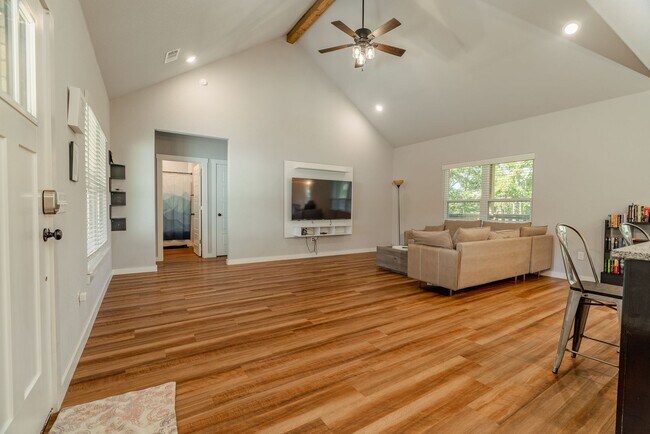 Building Photo - Nearly New Bella Vista Home Nestled in Ultimate Privacy! Furnished options available!