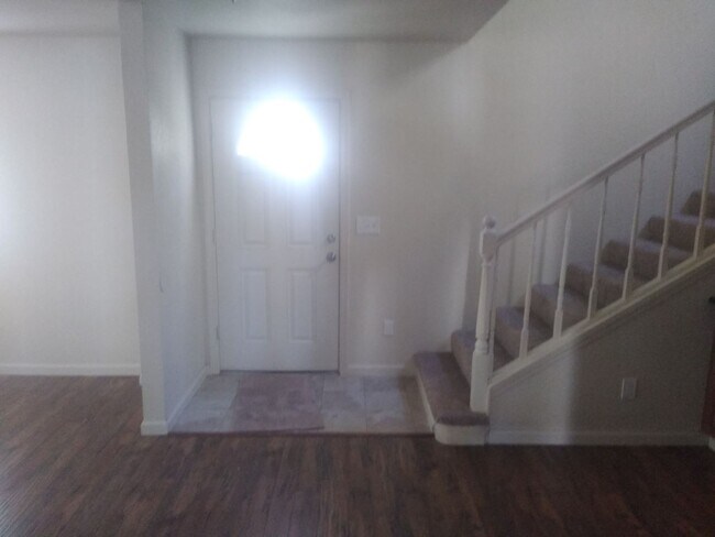 Building Photo - 2 Bedroom Single Family Home in Loomis-Bri...