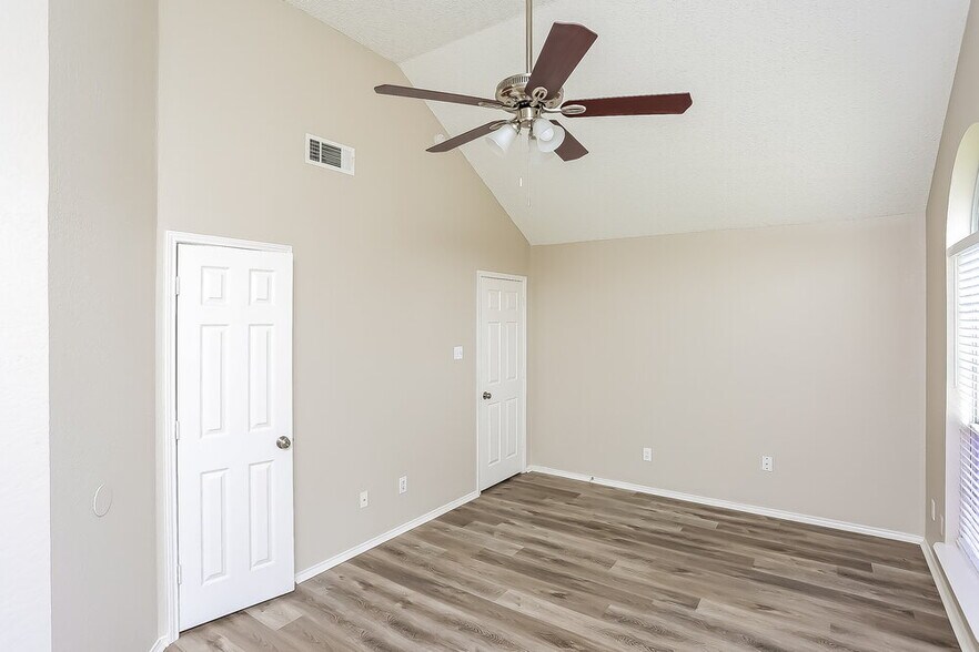 Building Photo - 4813 Cable Dr