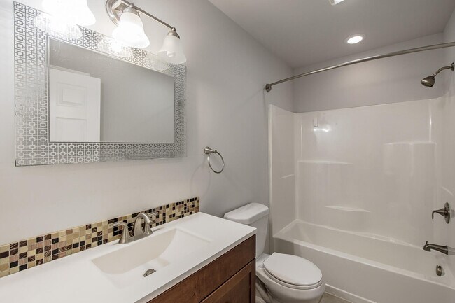 Building Photo - 324 Stratford Ln