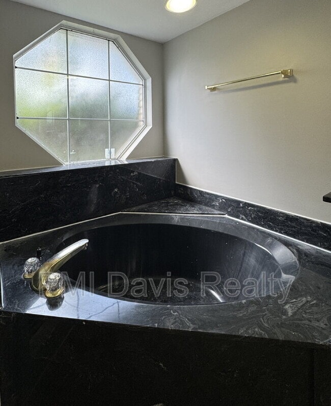 Building Photo - 9092 Camshire Dr
