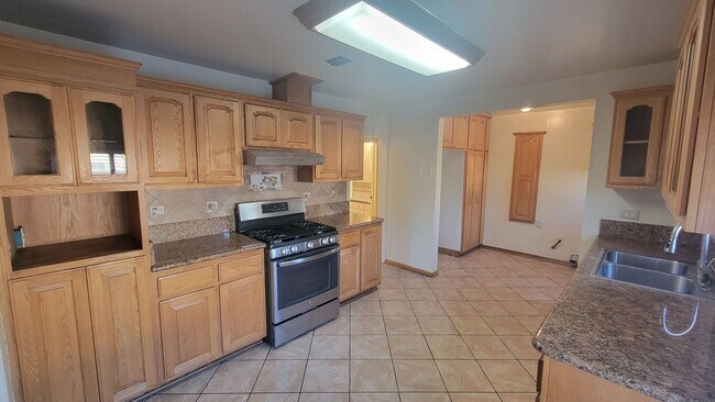 Building Photo - PRICE REDUCTION!! Spacious 2 Bedroom 2 Bat...
