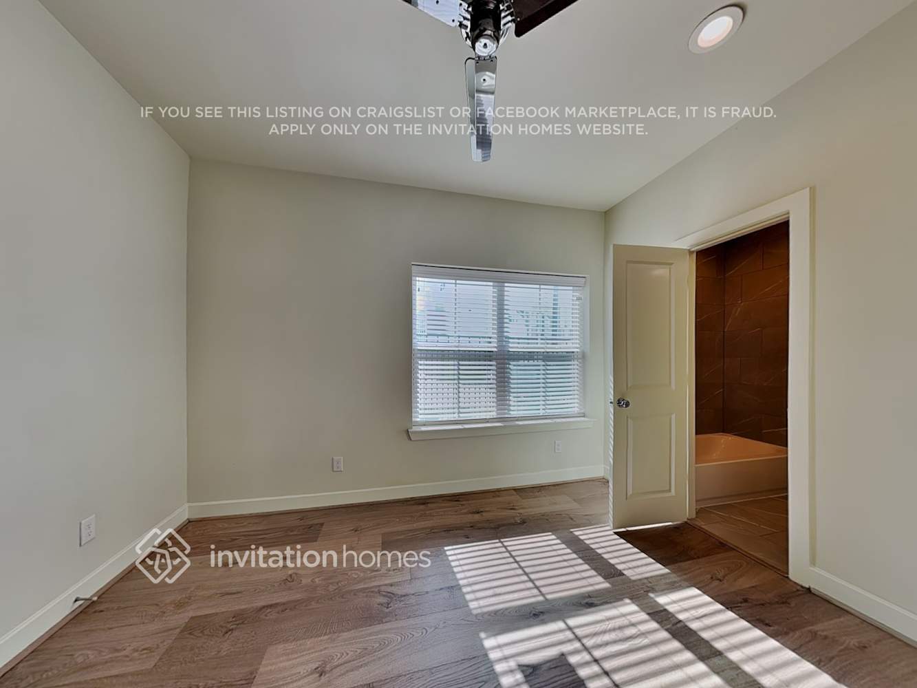 Building Photo - 713 Carriage Knls Dr