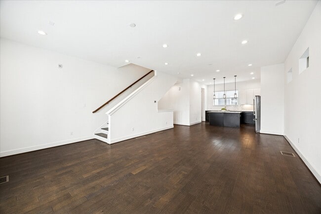 Building Photo - 2612 Bastrop St