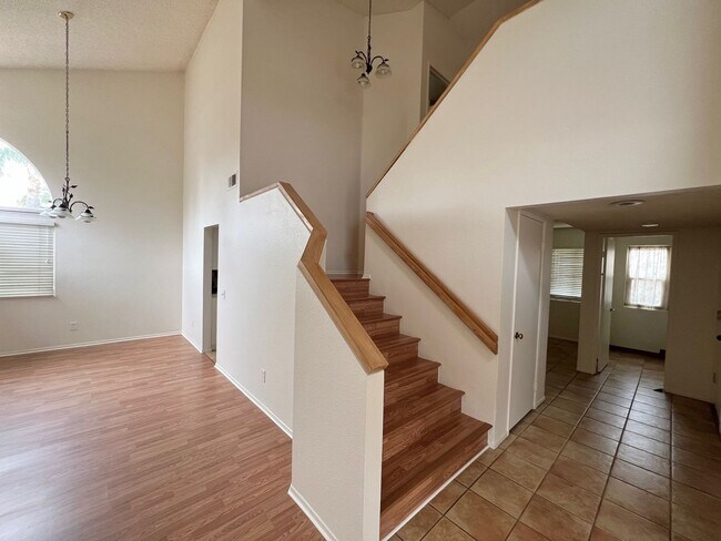Building Photo - **Beautiful Lake Elsinore 3 Bdrm 2.5 Baths...