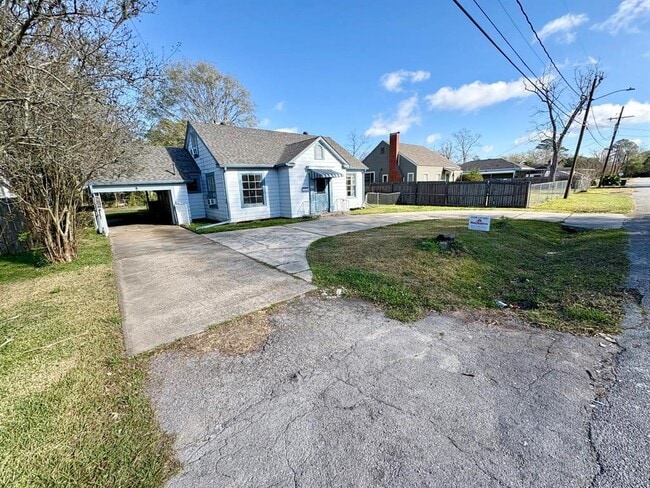 Building Photo - 1836 Rivercrest St