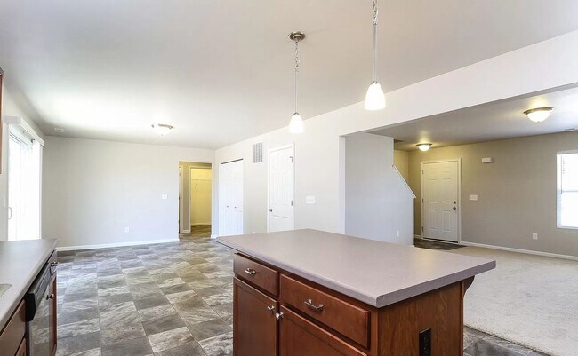 Building Photo - Newer 4 Bedroom Home for Lease