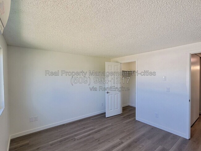 Building Photo - 3401 W 1st Pl