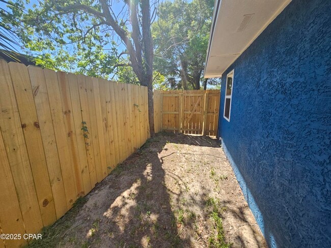 Building Photo - 1510 Arthur Ave