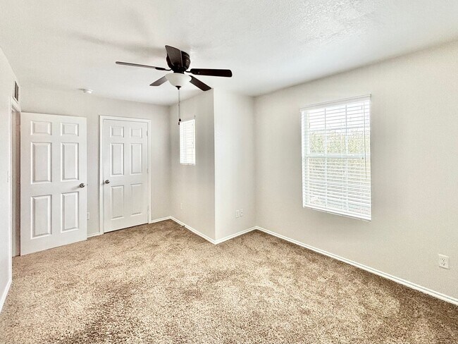 Building Photo - Beautiful 2 Story Home in Hanover Cove!