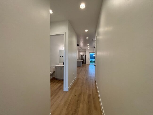 Building Photo - SPACIOUS PATIO HOME FOR RENT!