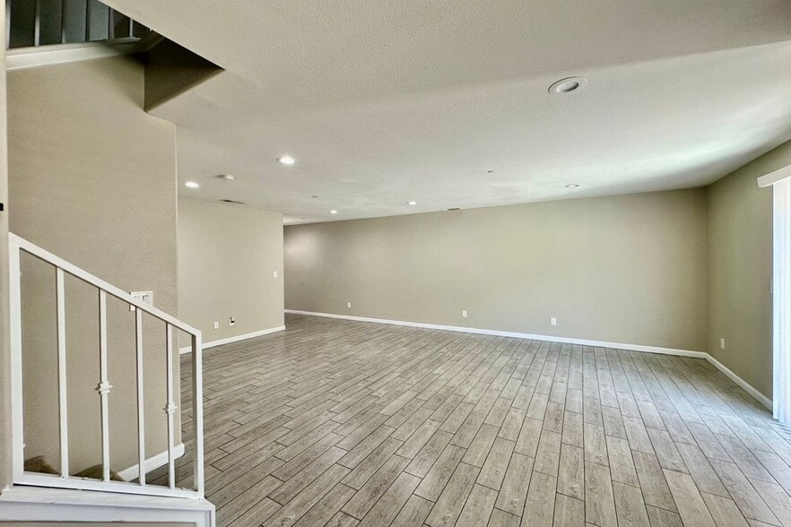 Building Photo - 16397 Valencia Ave