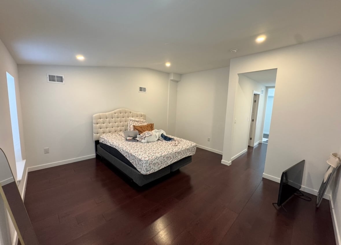 primary bedroom - 3520 W Allegheny Ave