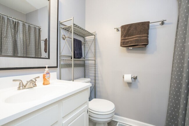 Building Photo - 1464 Autumn Knoll Rd