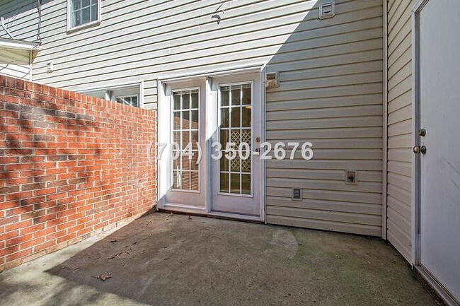 Building Photo - Beautiful townhouse 2 bed 1.5 bath in Monroe