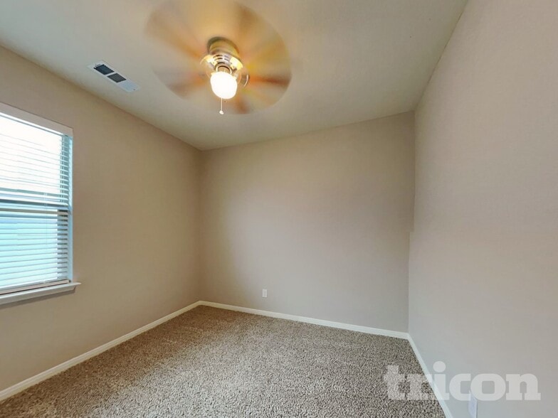 Building Photo - 125 Bush Dr