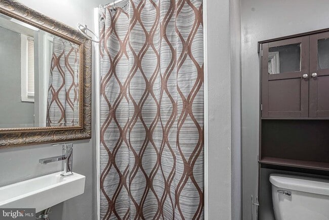 Building Photo - 30 S Railroad Ave