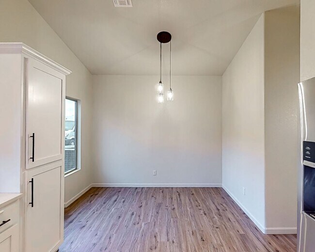 Building Photo - Elegant, Exclusive & Exquisite in this dre...