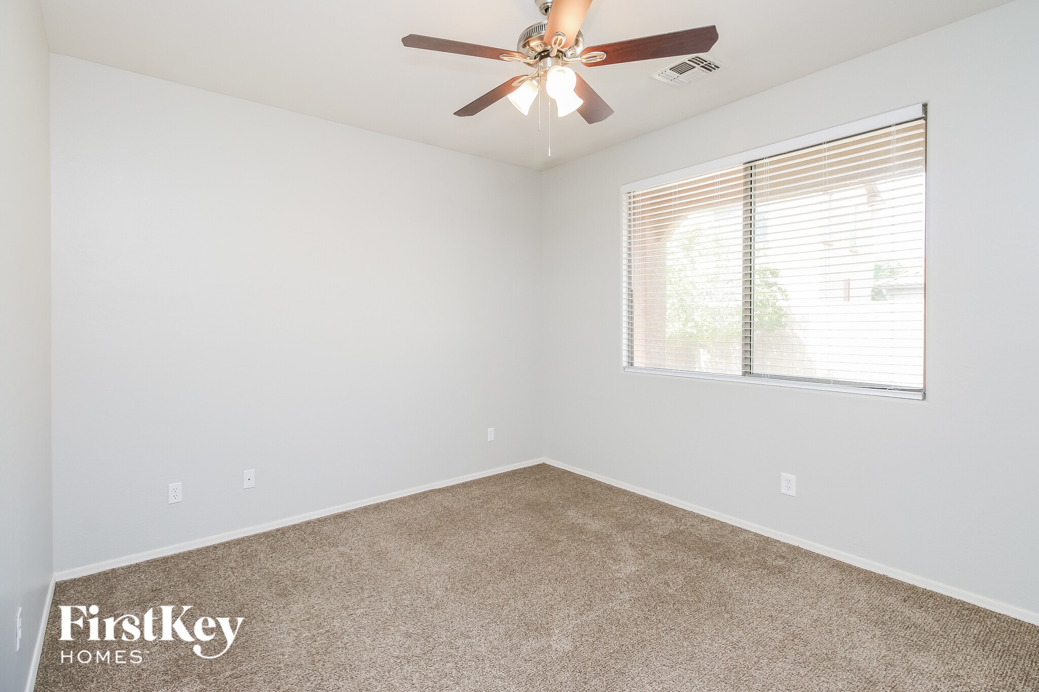 Building Photo - 3762 E Chickadee Rd