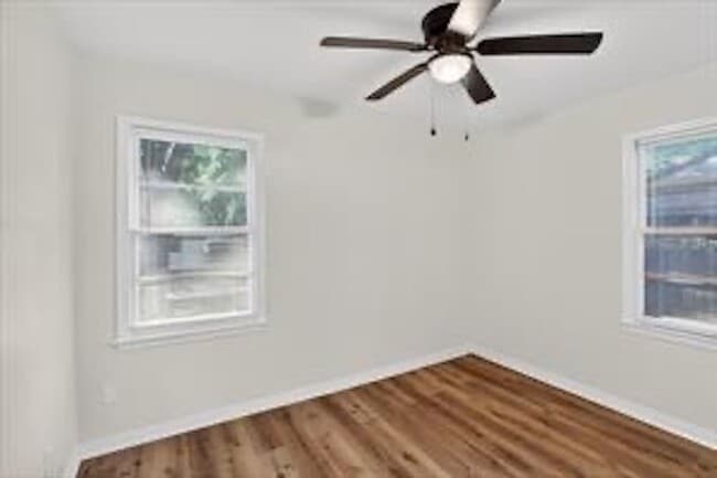 Building Photo - MOVE IN READY 4-BED 2-BATH