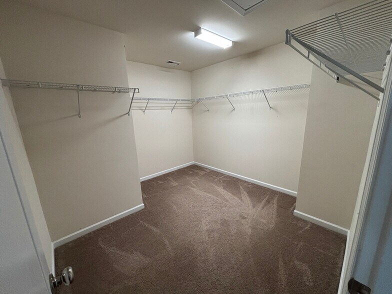 Building Photo - 2021 Auburn Leaf Ct