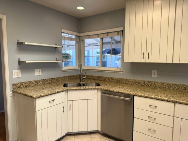 Building Photo - Beautiful 3 bedroom, 2 bath single level home in the Woodlands-Walnut Creek