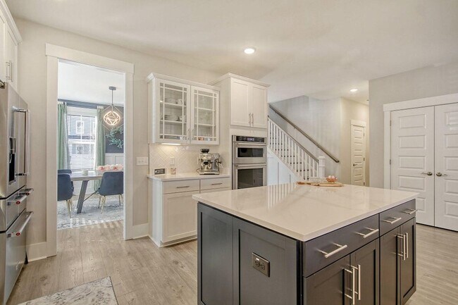 Building Photo - Refined Living in Midtown Nexton