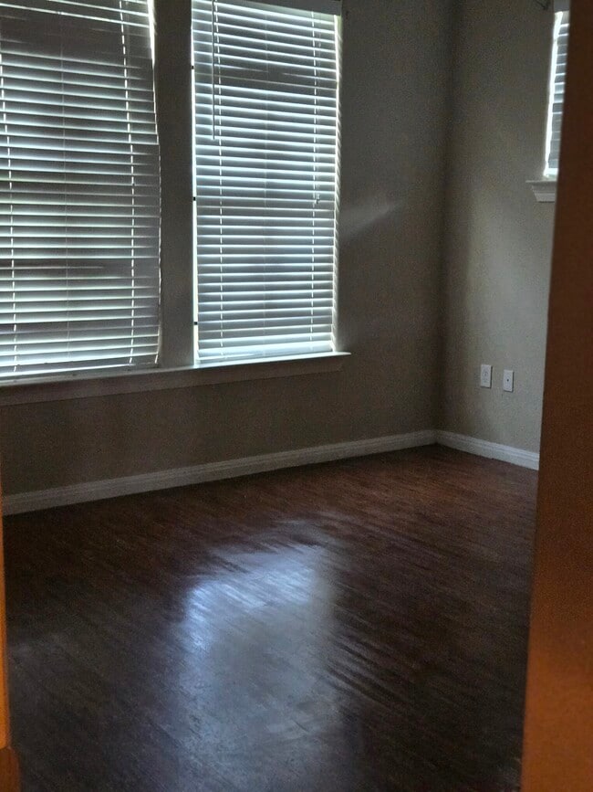 Building Photo - 1025 Porter St