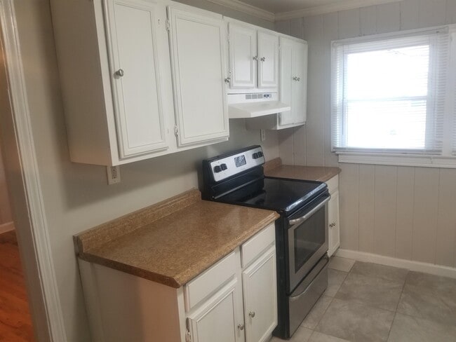 Building Photo - 2125 Burroughs Ave SE