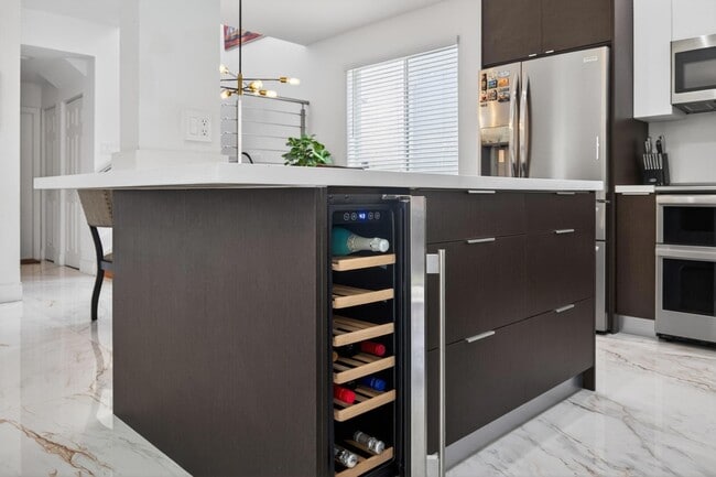 Building Photo - 1374 Canary Island Dr