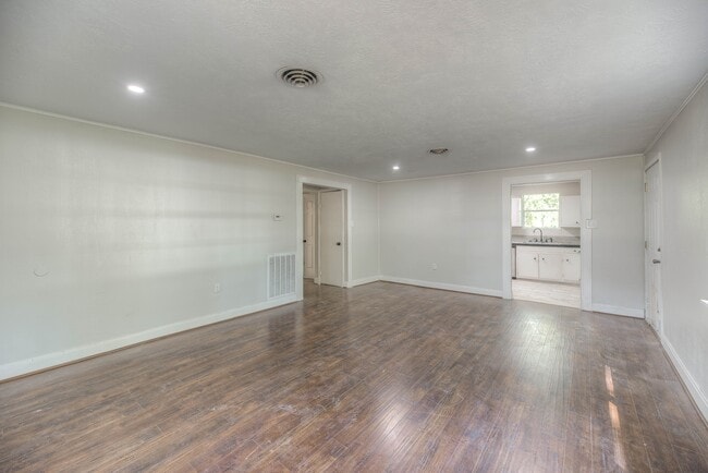 Building Photo - 234 Lakeview Dr