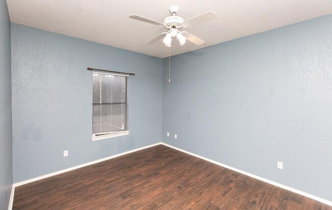 Building Photo - 4711 Spicewood Springs Rd