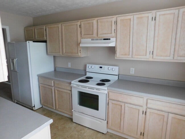 Building Photo - Charming Triplex in Havelock